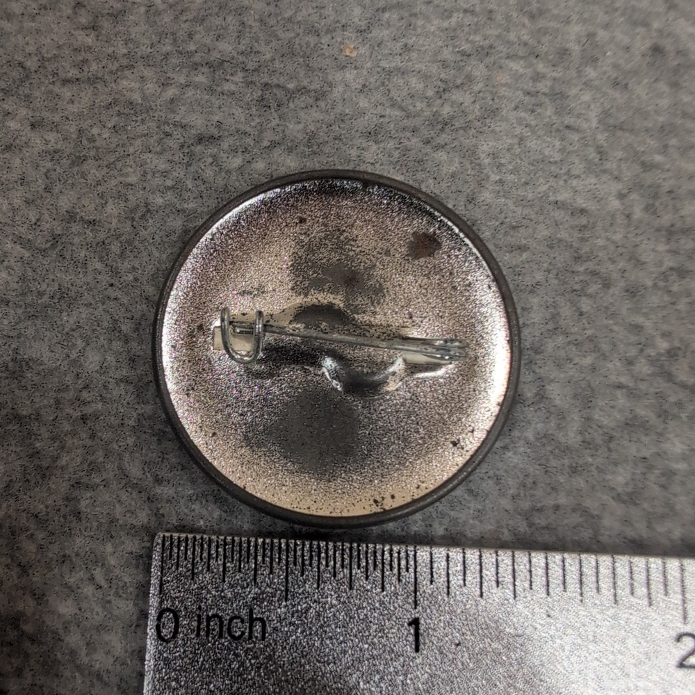 Round Drivin N Cryin Graphic Button Pin Vintage Collectible‎ Accessory Pinback - Picture 2 of 2